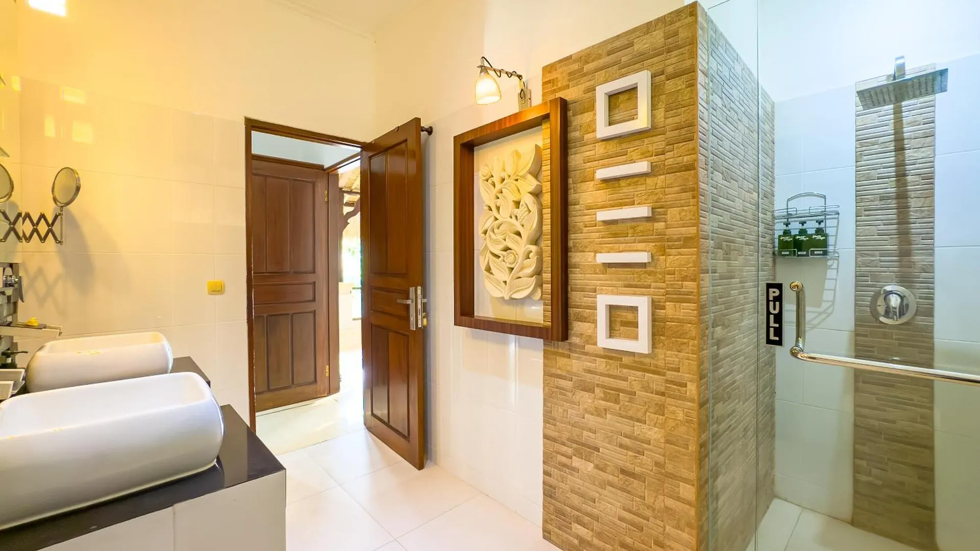 Villa Bugis Kayu Aya Seminyak 0*, 塞米亚克