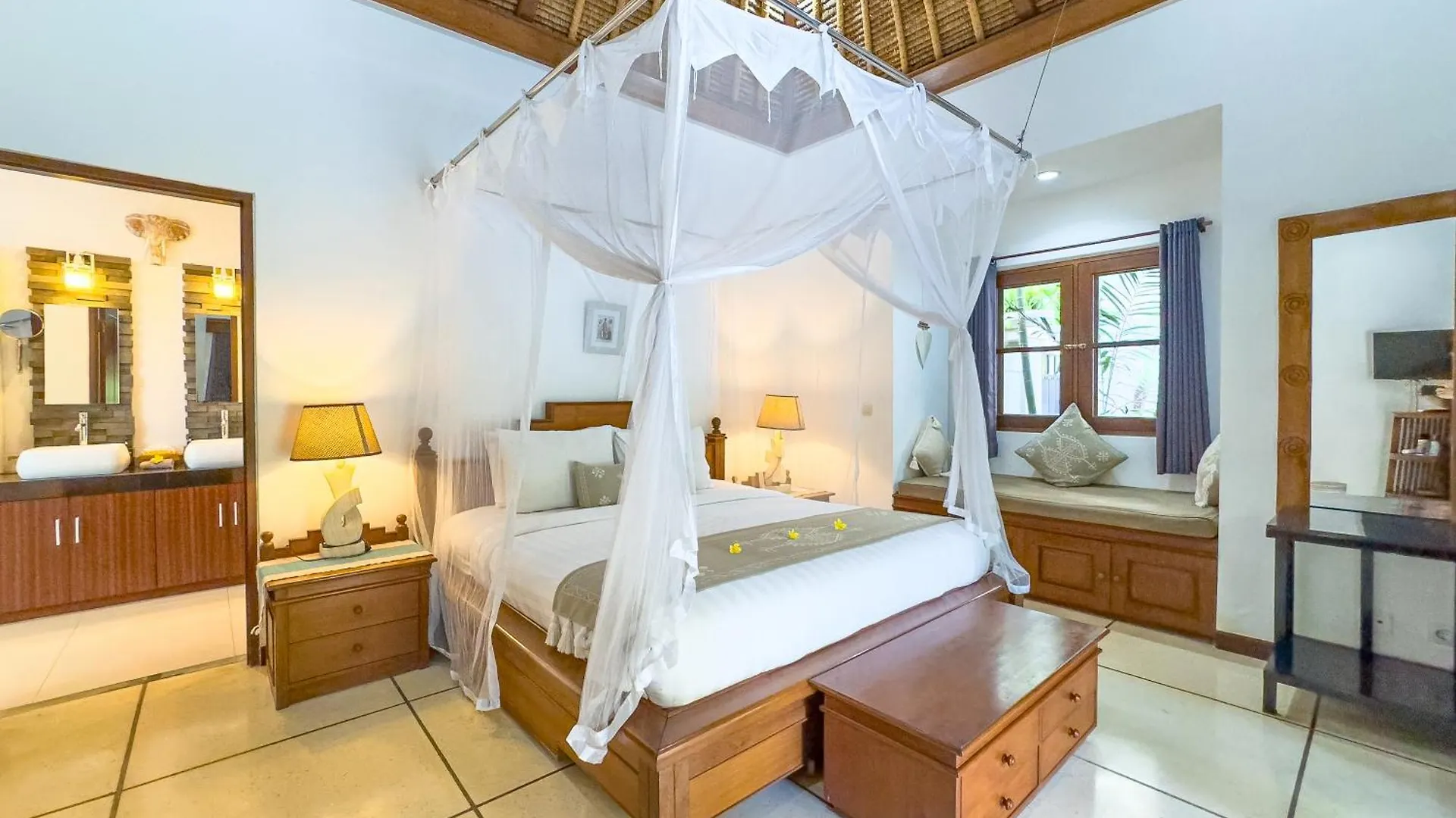 Villa Bugis Kayu Aya Seminyak