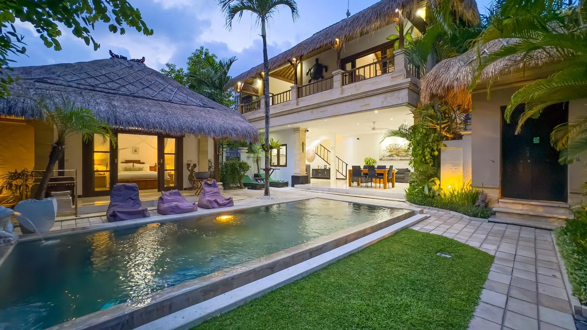 Villa Bugis Kayu Aya Seminyak  塞米亚克