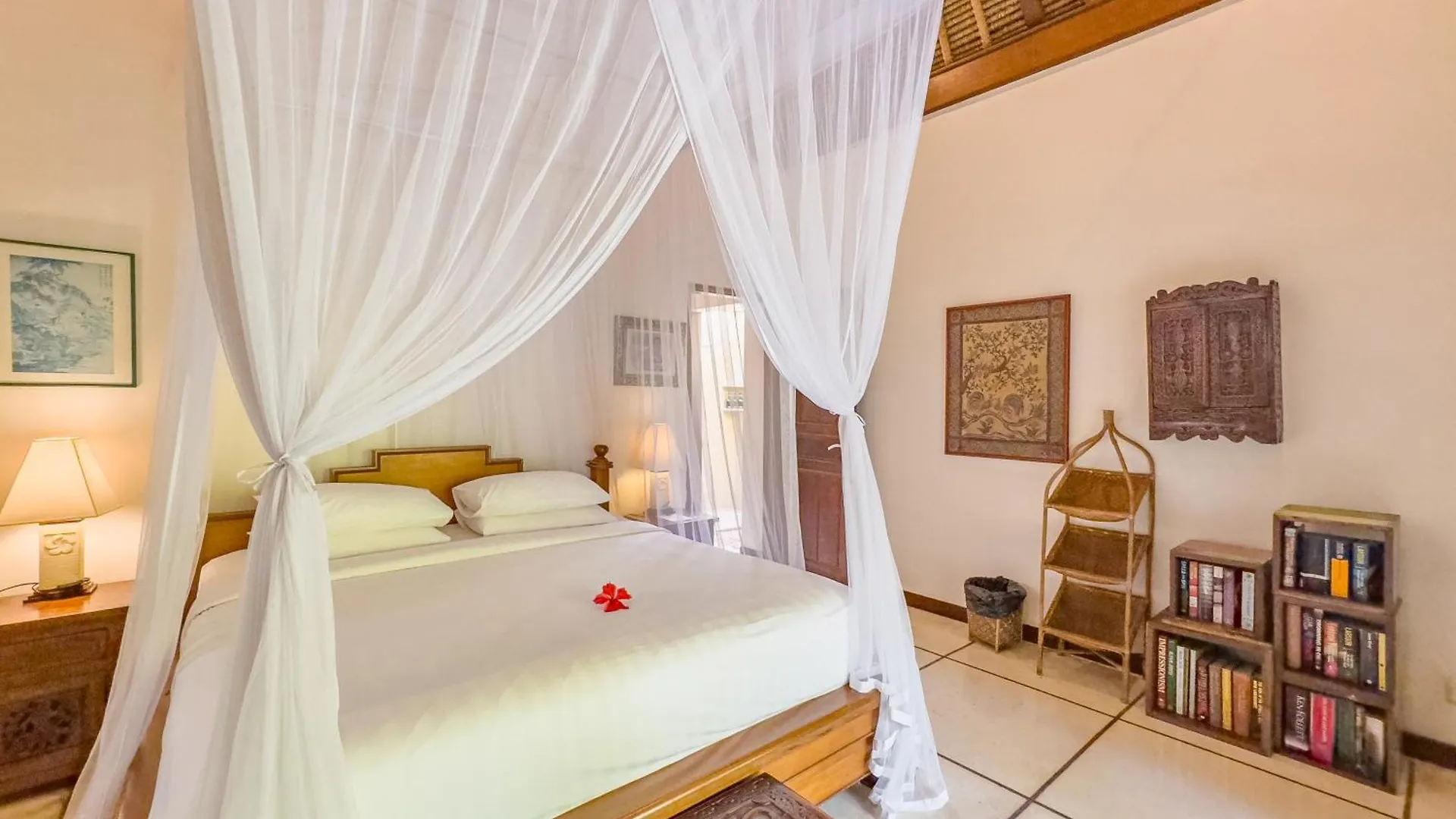 Villa Bugis Kayu Aya Seminyak  塞米亚克