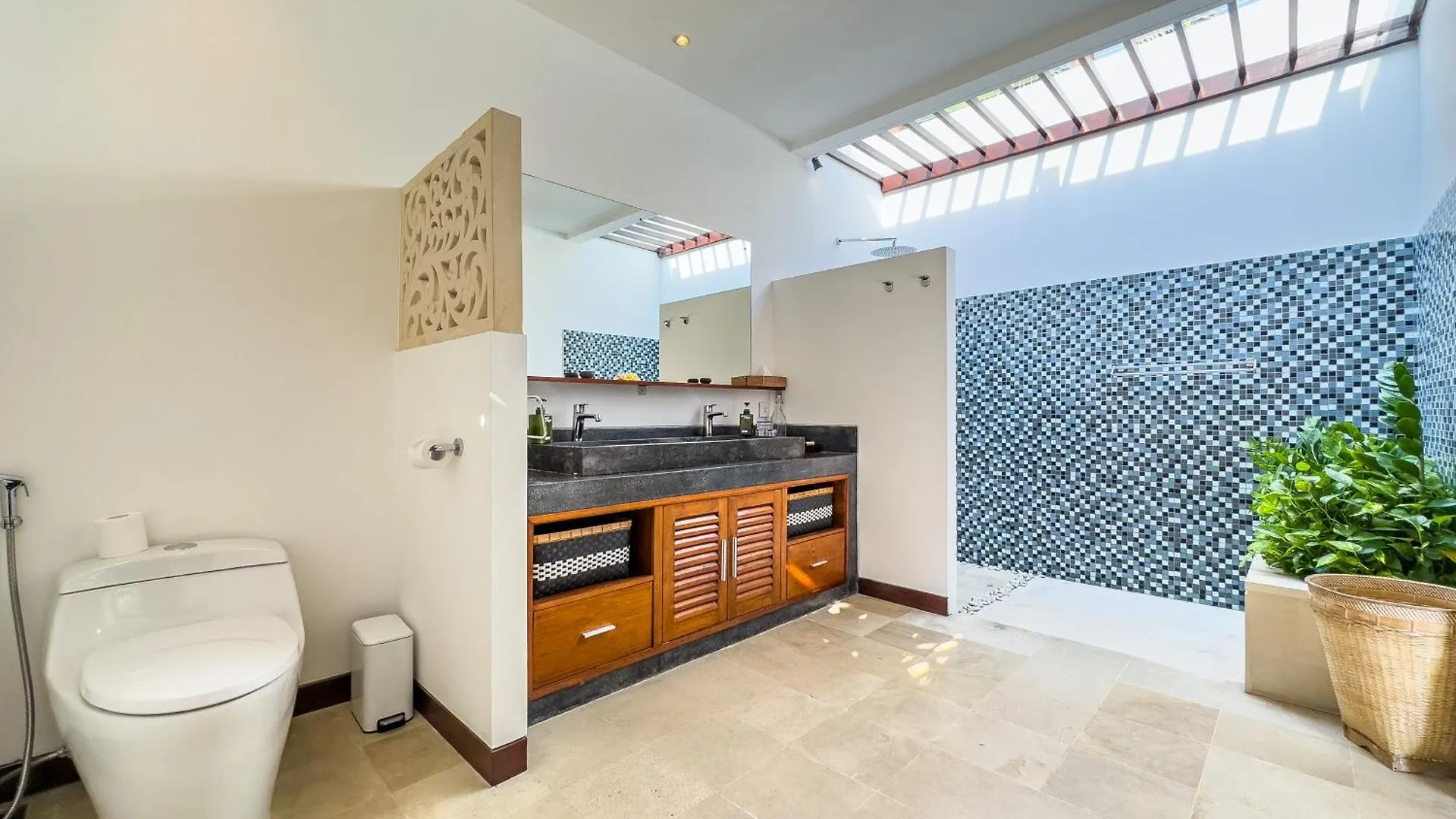 Villa Bugis Kayu Aya Seminyak